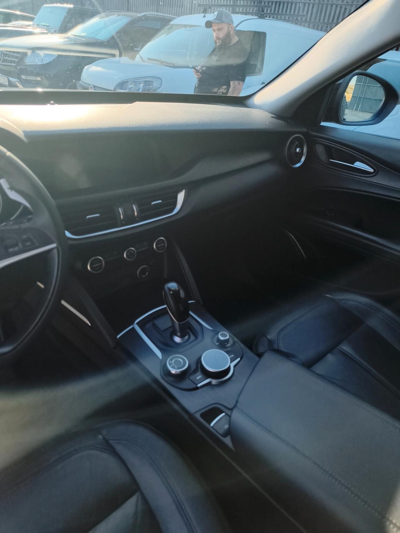 Alfa Romeo Stelvio 2.2 Turbodiesel 210 CV AT8 Q4 Super Total black