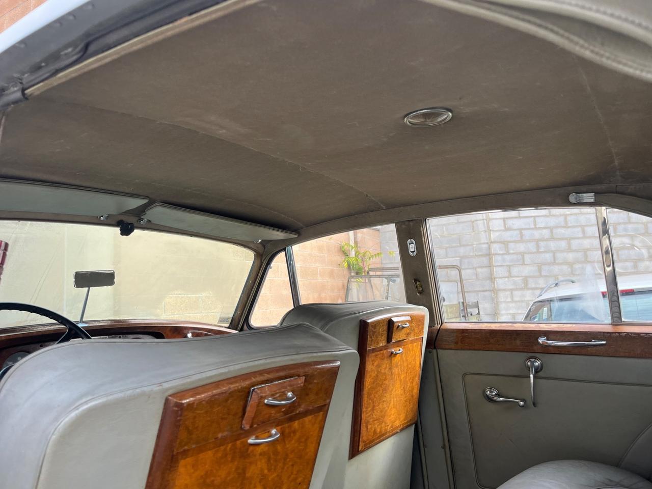 Bentley S1 Guida a SX