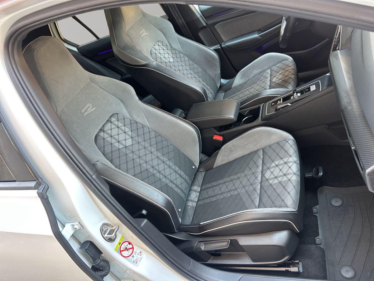 VOLKSWAGEN - Golf - Golf VIII 2.0 tdi R-Line 150cv dsg TETTO TELECAMERA