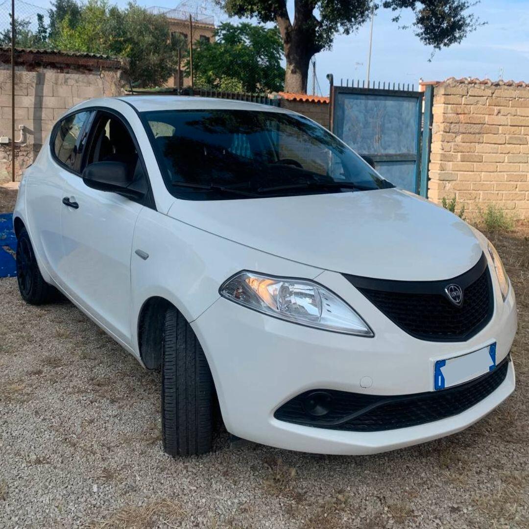 Lancia Ypsilon 1.0 hybrid Silver KM REALI