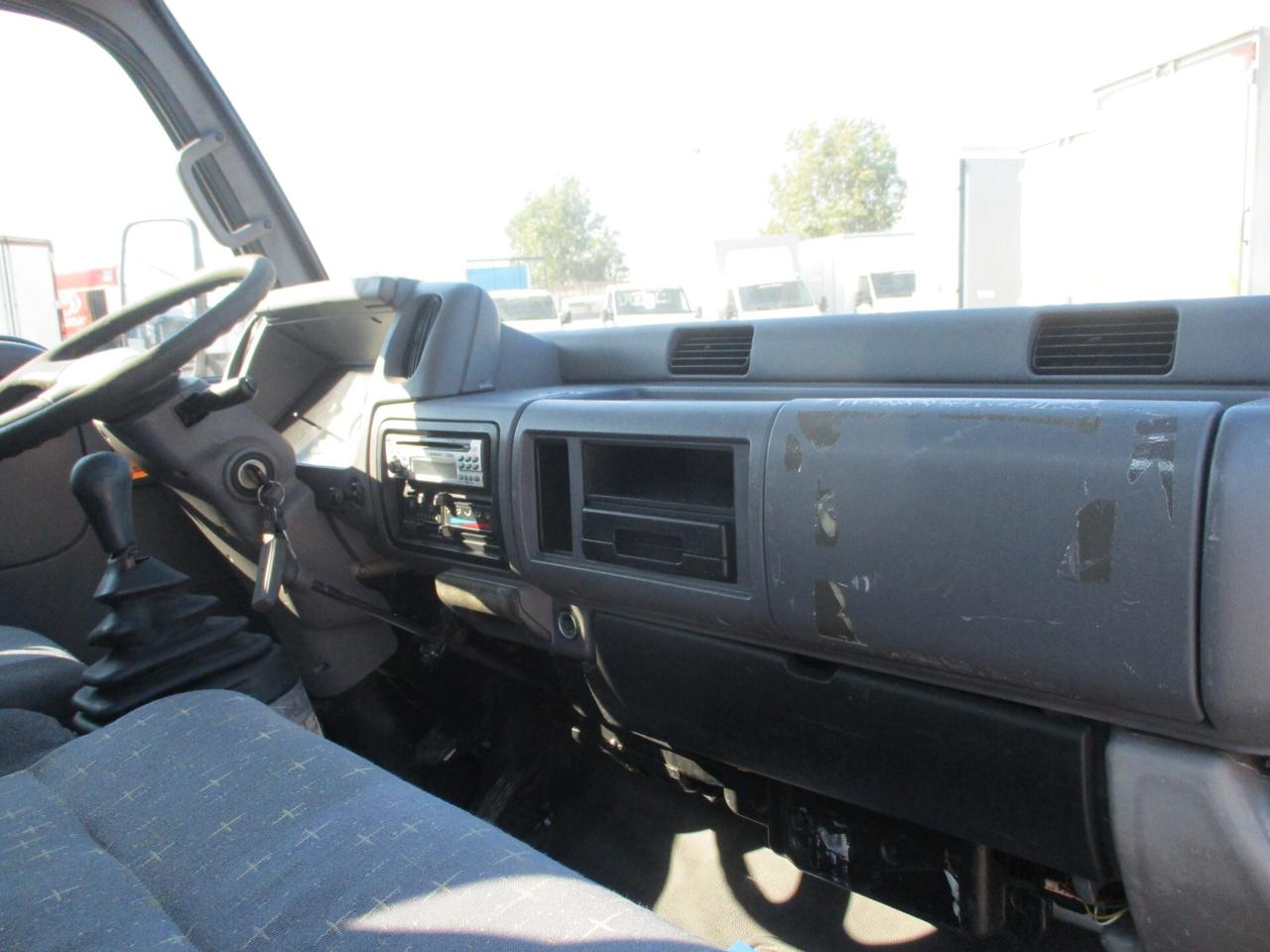 Nissan Cabstar 3000 120CV CASSONE FISSO PASSO CORTO 3.10 METRI