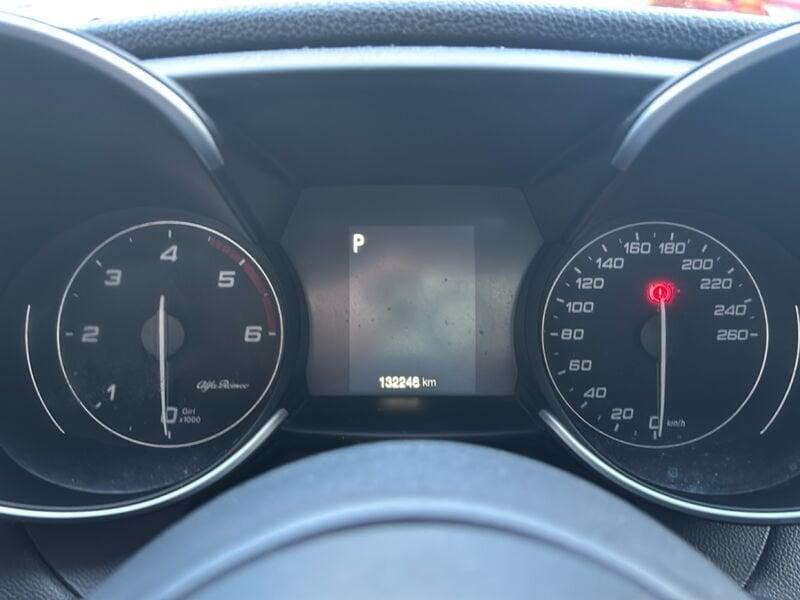 Alfa Romeo Giulia 2.2 Turbo AT8 180CV Super