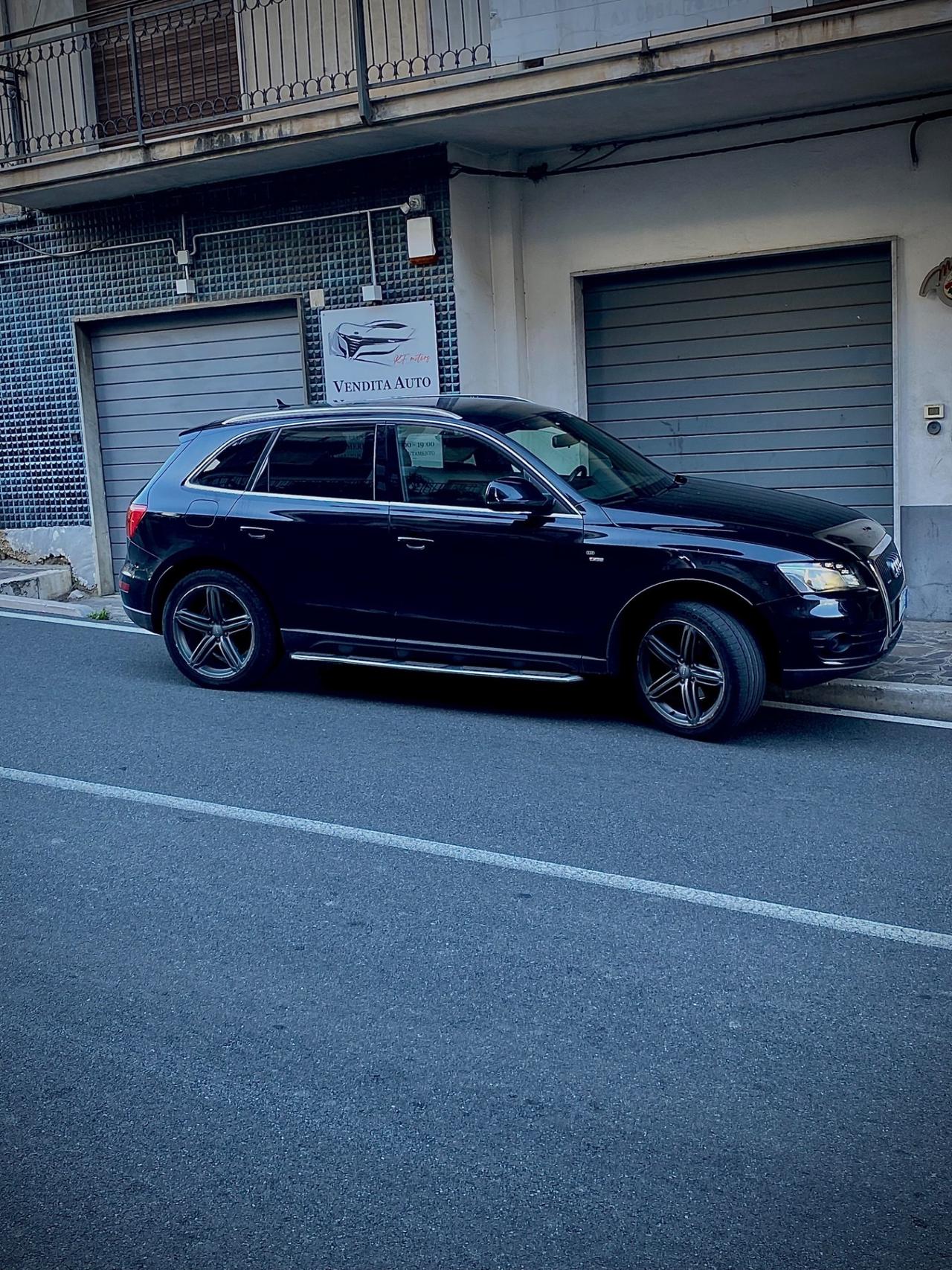 Audi Q5 2.0 TDI s-line cambio nuovo