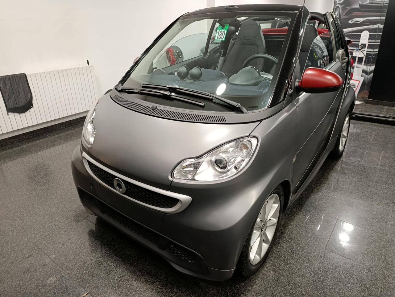 Smart ForTwo 1.0 71cv MHD cabrio passion Grey Opaco capote rossa