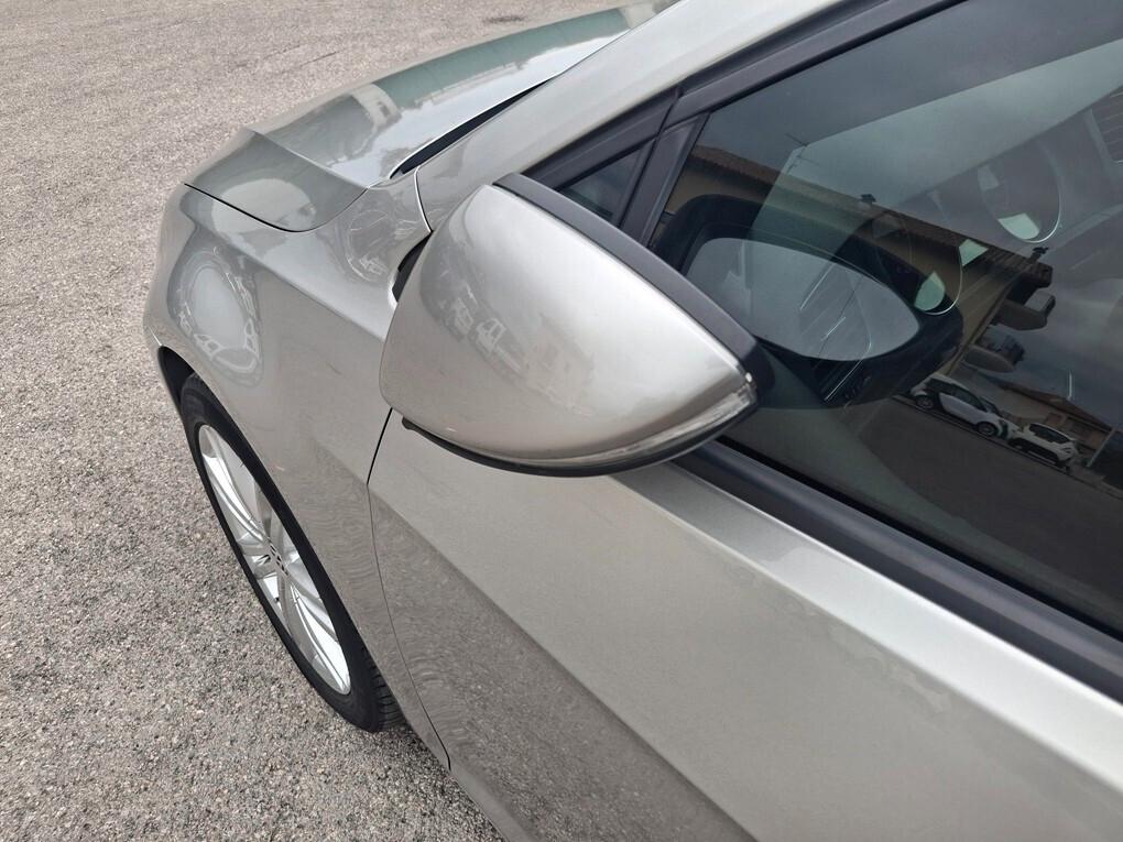 Volkswagen Golf SW 1.6 TDI DSG Allestimento GTI