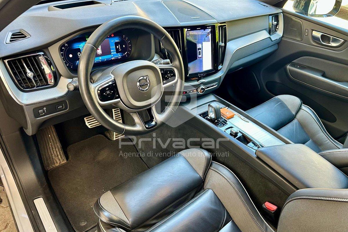 VOLVO XC60 B4 (d) AWD automatico Ultimate Dark