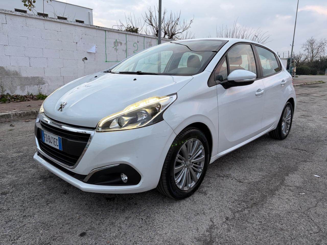 Peugeot 208 benzina 5 porte
