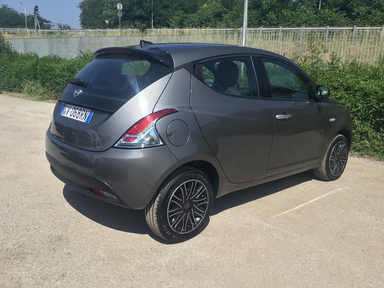 Lancia Ypsilon 1.0 FireFly 5 porte S&S Hybrid Silver Plus