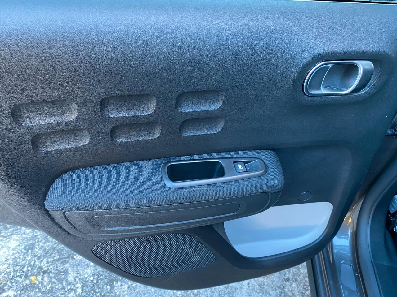 Citroen C3 PureTech 110 S&S Shine Pack Bi-Color 2023 6m