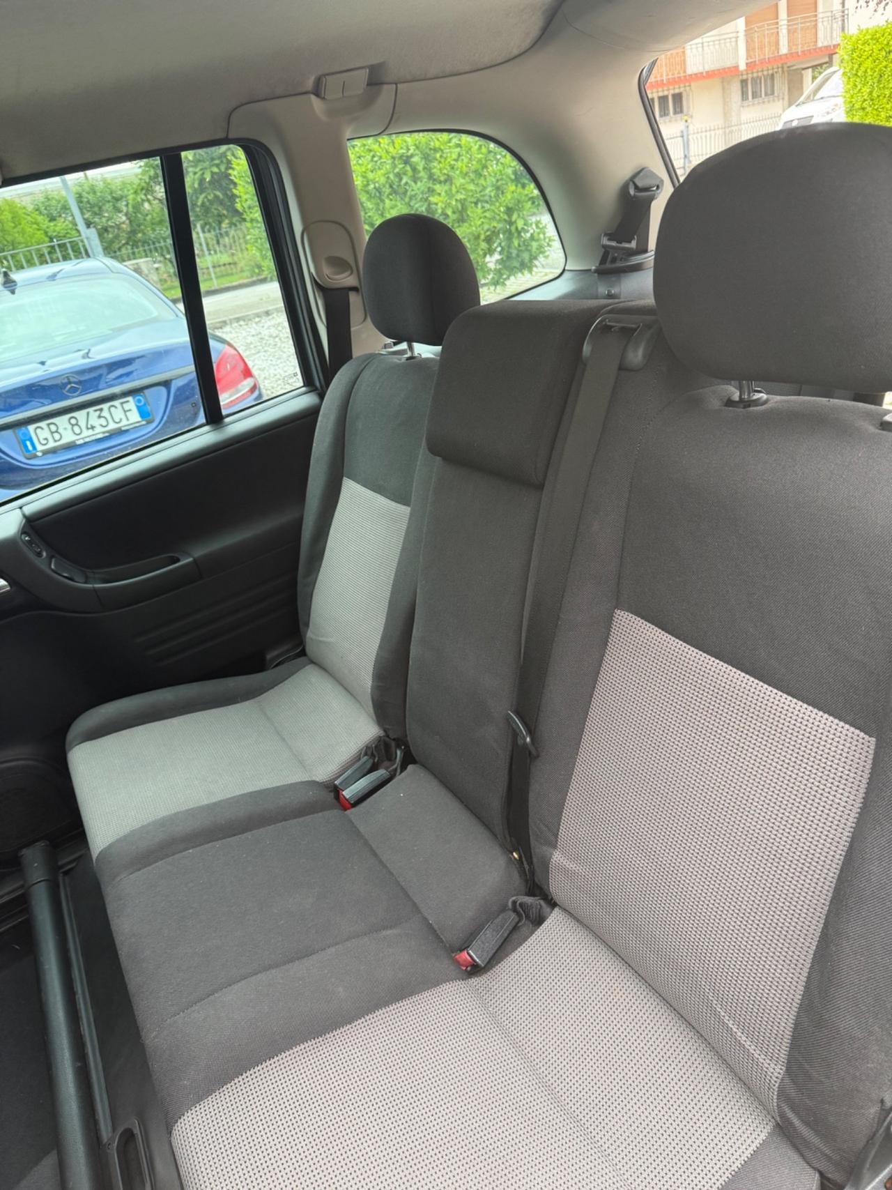Opel Zafira 7 POSTI