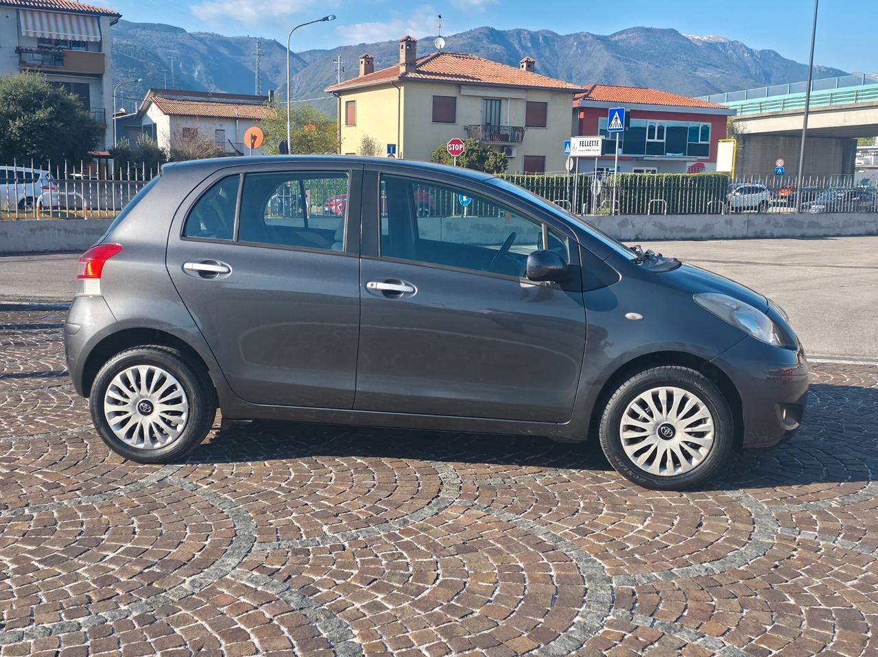 Toyota Yaris 1.0 5 porte