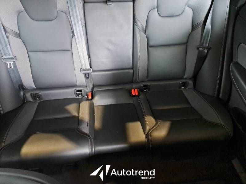 Volvo XC60 B4 197+14 CV AWD Mild Hybrid Automatico Plus Dark N1 Autocarro