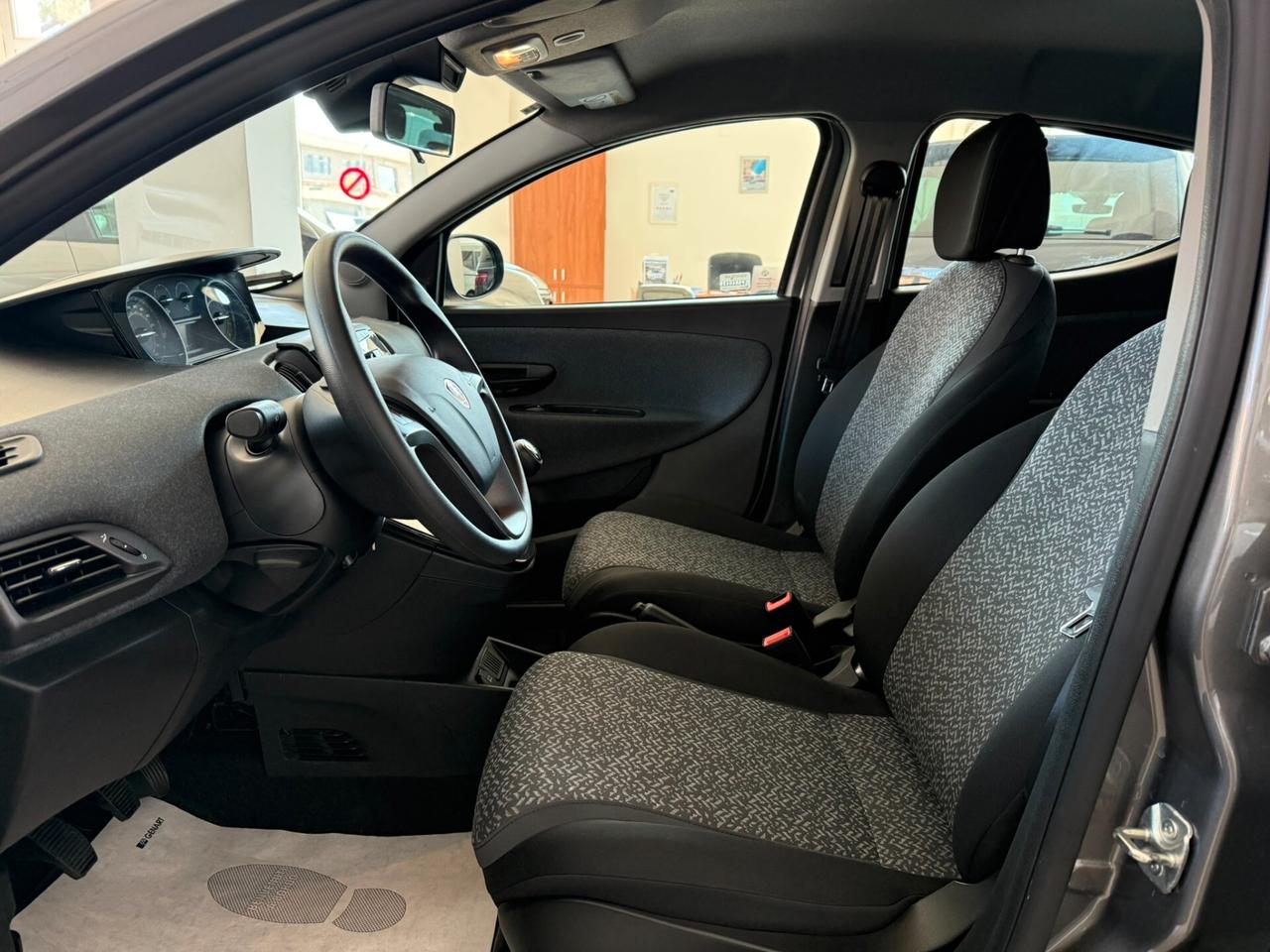 Lancia Ypsilon 1.0 FireFly 5 porte S&S Hybrid Gold