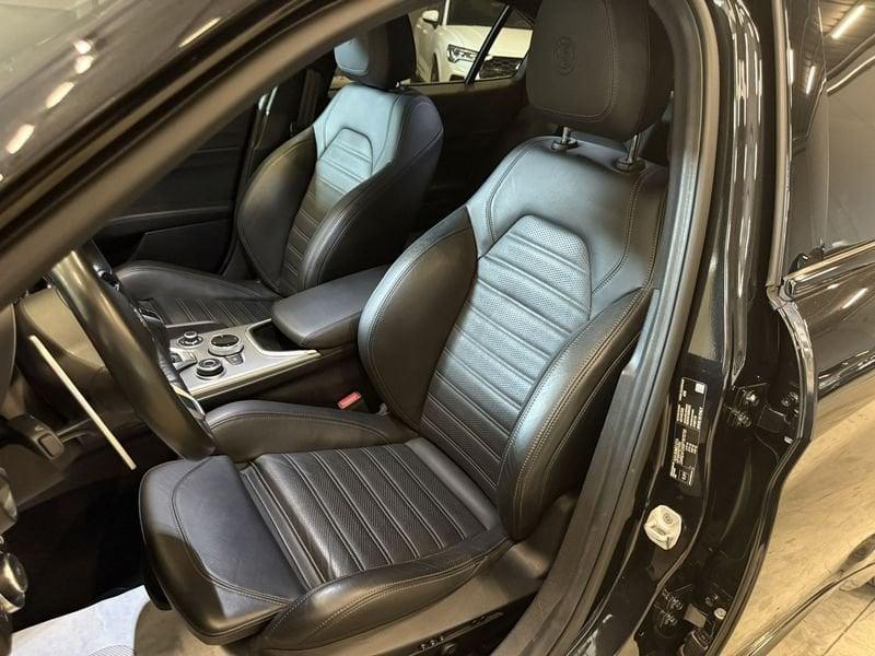 Alfa Romeo Giulia 2.2 Turbodiesel 210 CV AT8 AWD Q4 Veloce