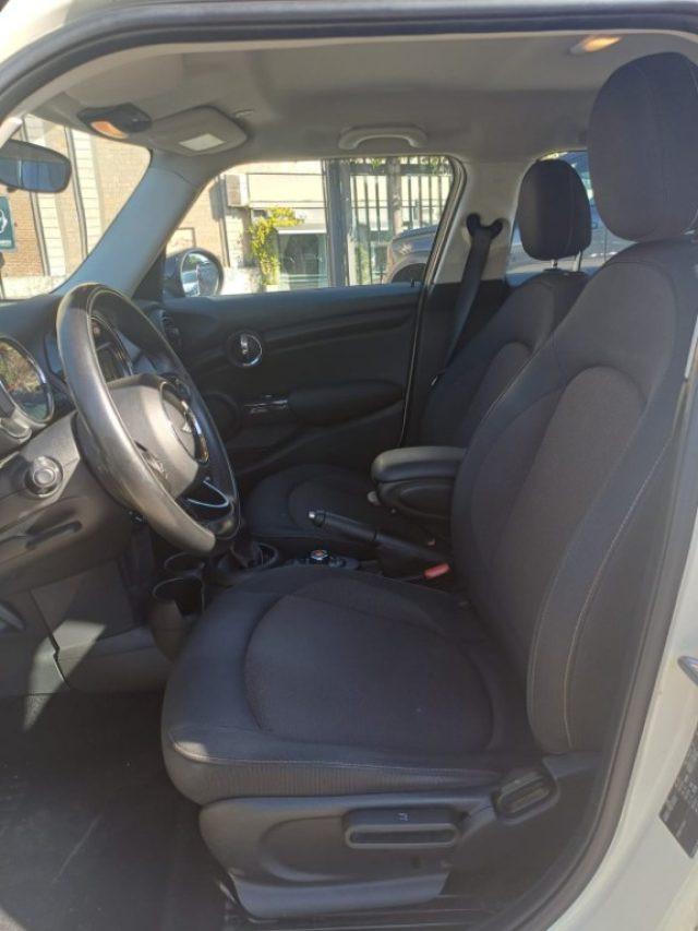 MINI Cooper D 1500 5 PORTE 116CV AUTOM. NAV PDC CERCHI ITALIA