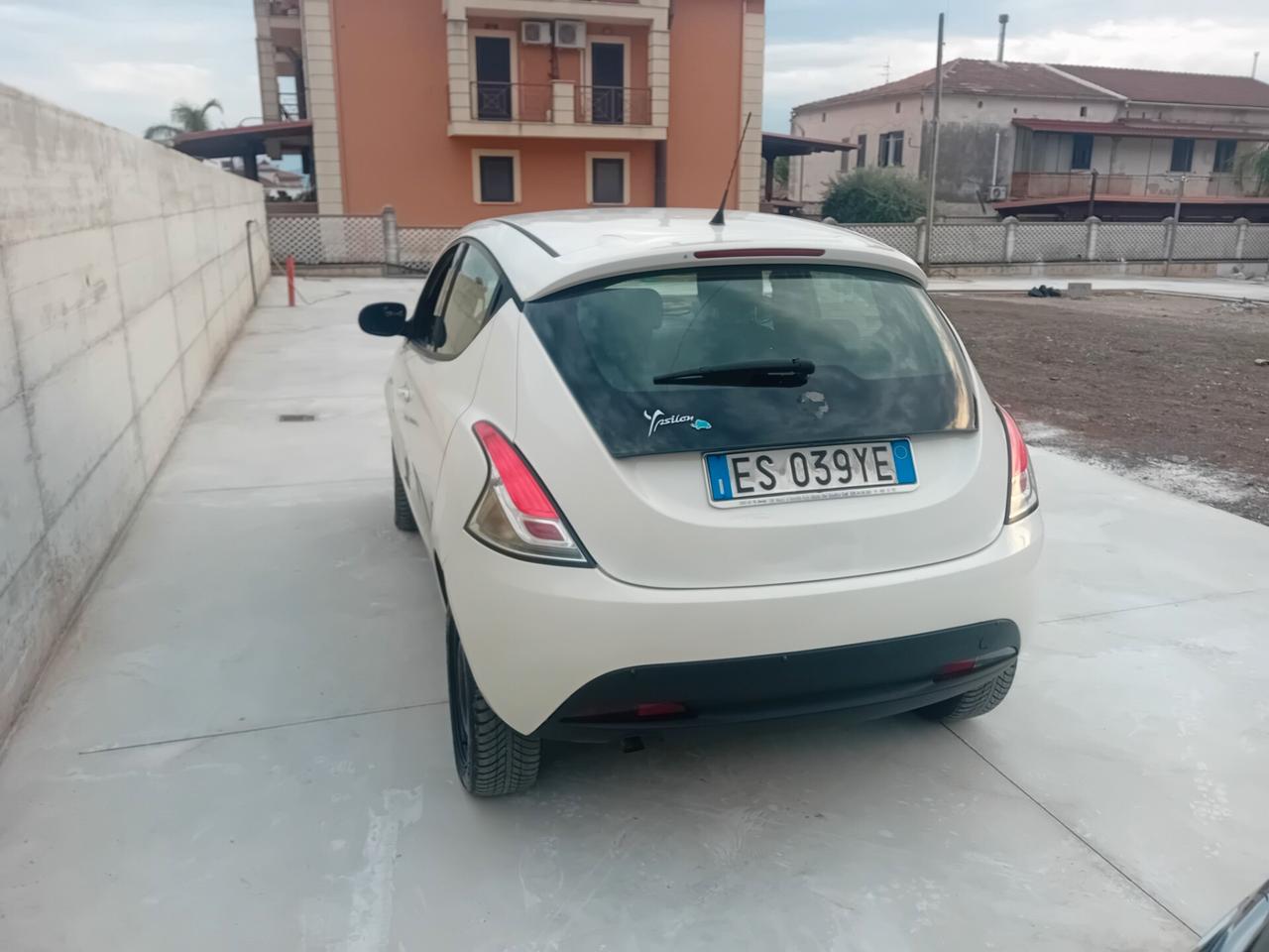 Lancia Ypsilon 0.9 TwinAir 85 CV 5 porte Metano Ecochic Elefantino