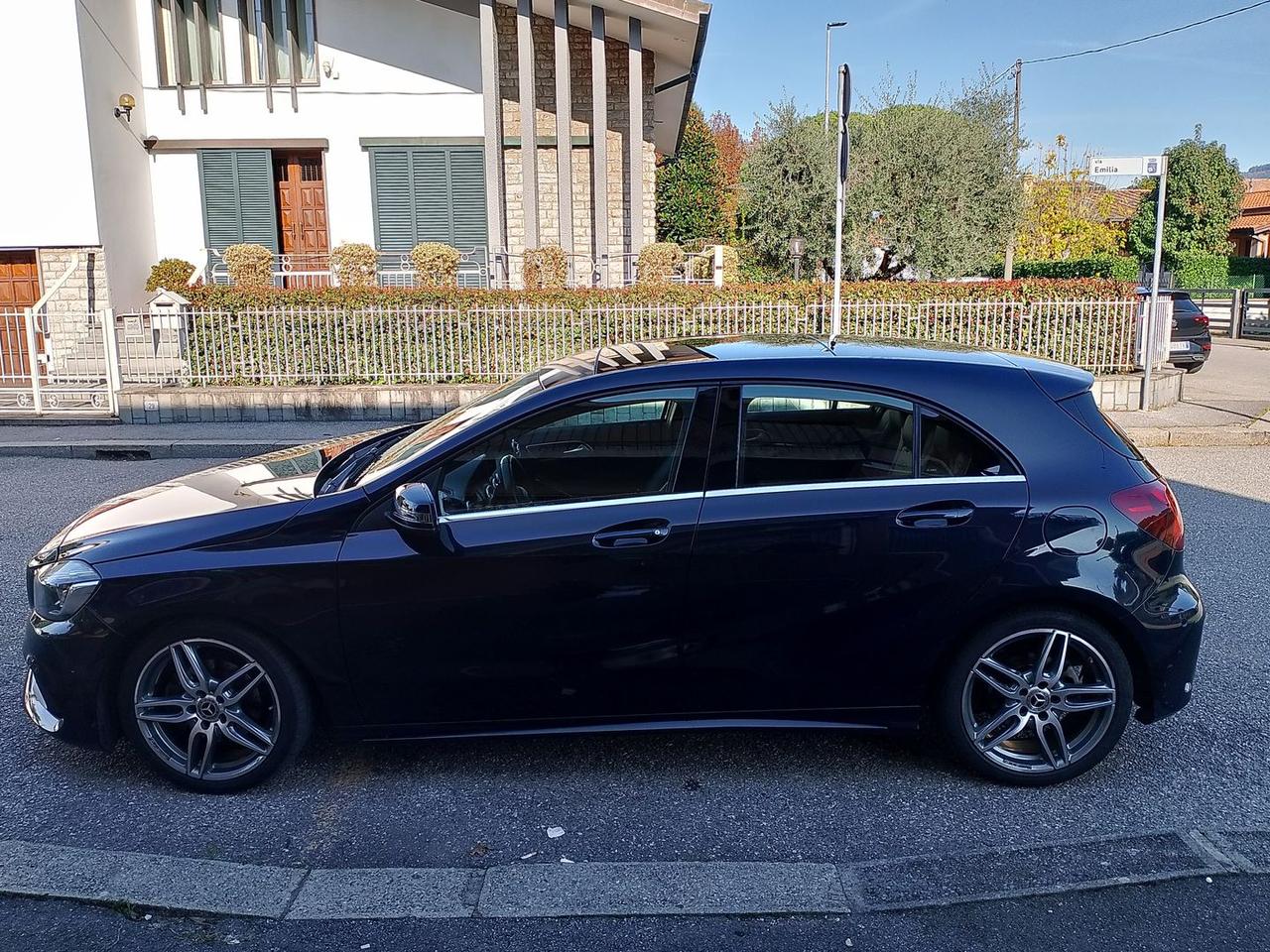 Mercedes-Benz A 180 AMG Line A 180 D