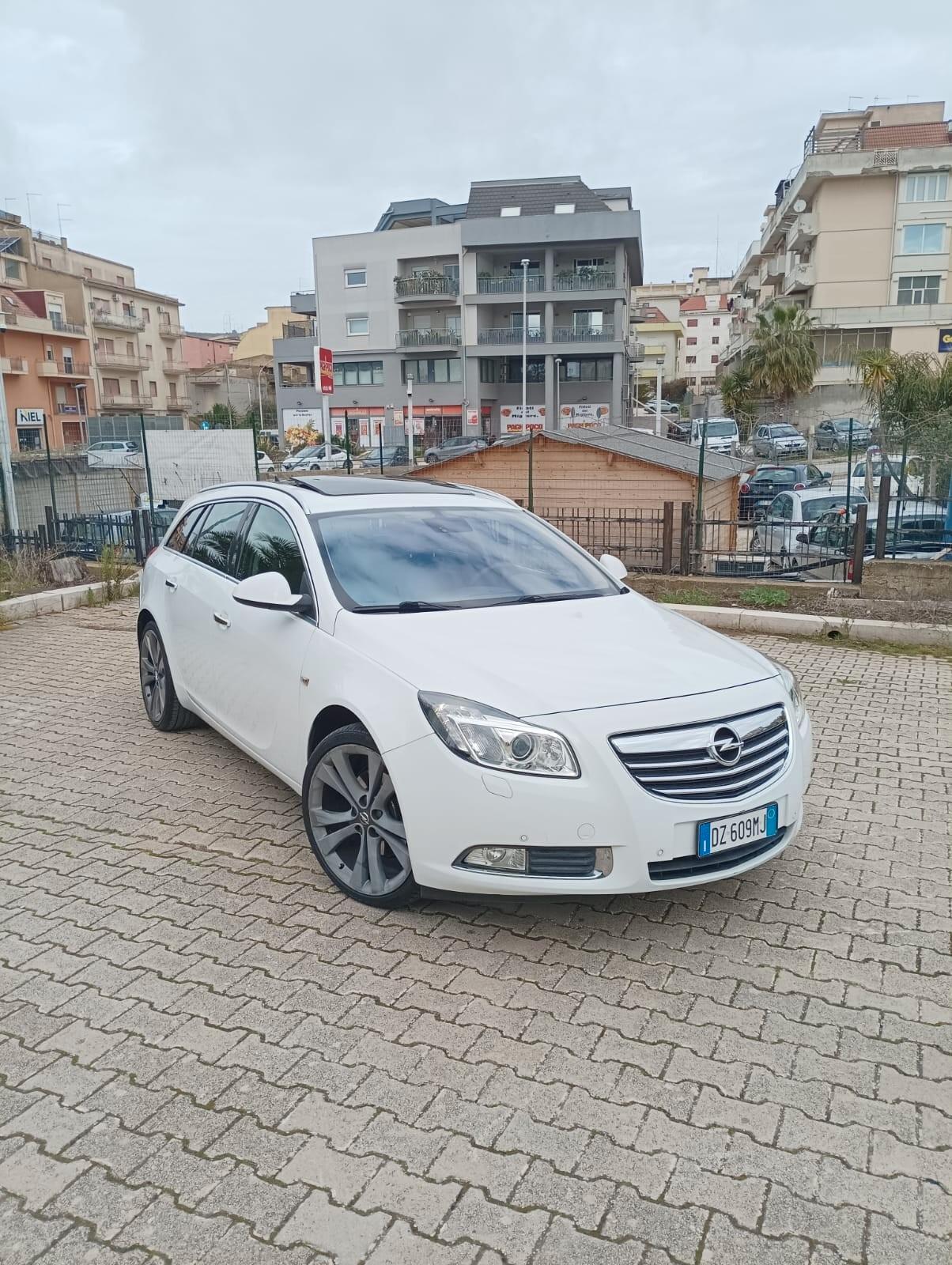Opel Insignia 2.0 CDTì 160 cv sport tuarer cosmo
