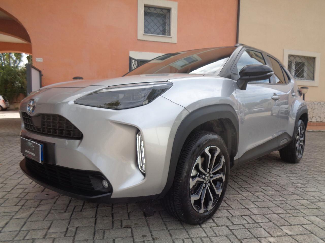 Toyota Yaris Cross 1.5 Hybrid 5p. E-CVT Trend ARGENTO E NERA NESSUN VINCOLO DI FINANZIAMENTO