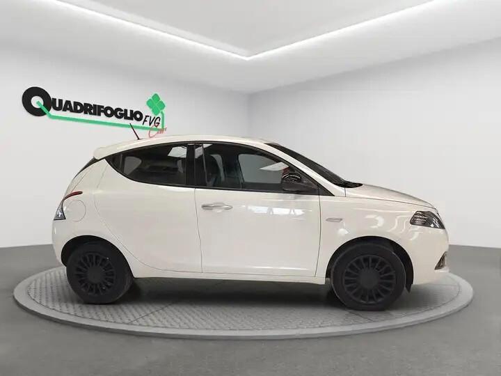 Lancia Ypsilon 1.0 FireFly 5 porte S&S Hybrid Silver