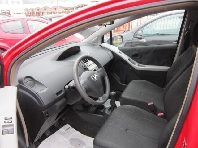 Toyota Yaris 1.0 5 porte NEOPATENTATI