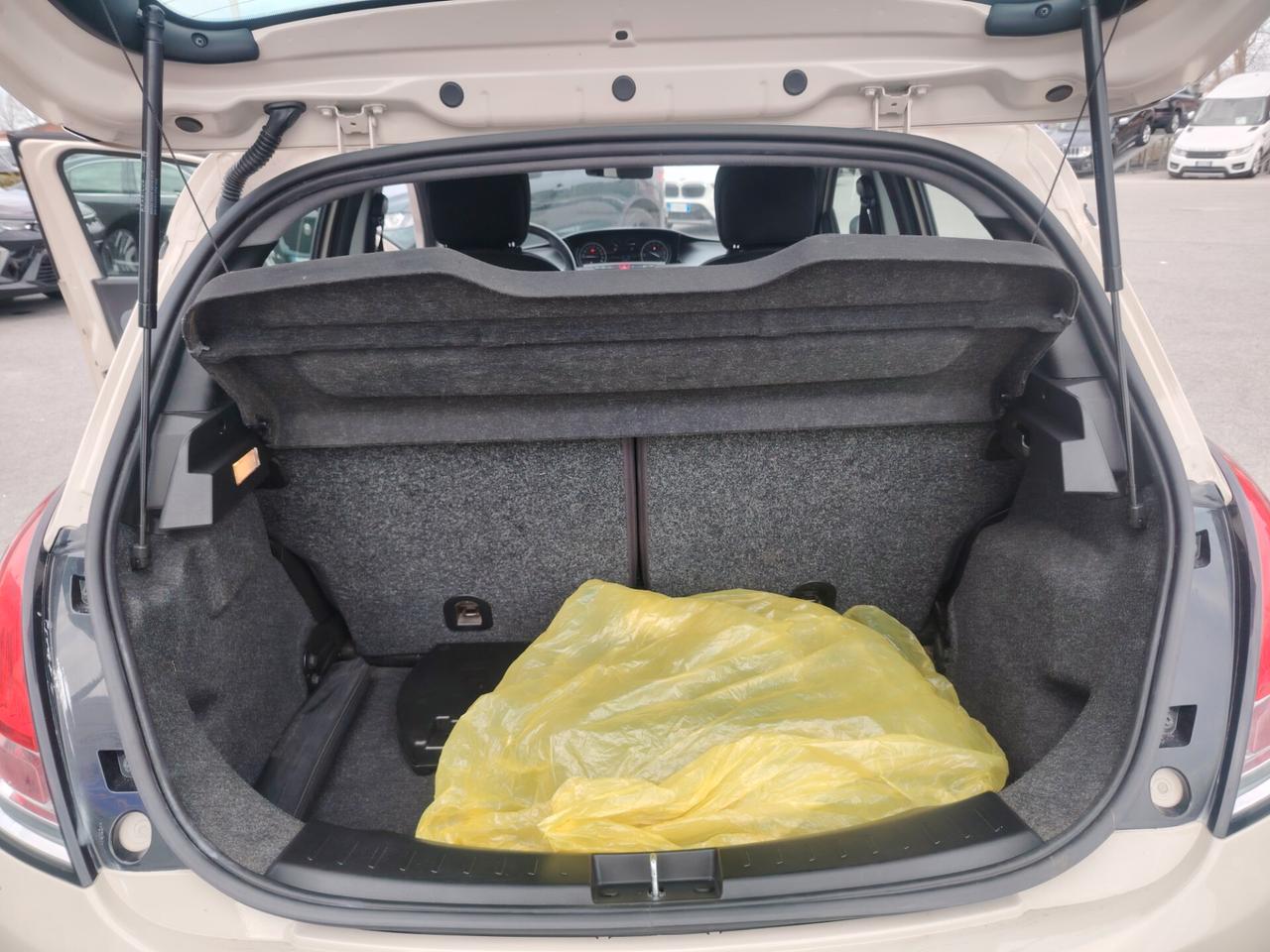 Lancia Ypsilon 1.2 69 CV 5 porte Platinum - NEOPATENTATO