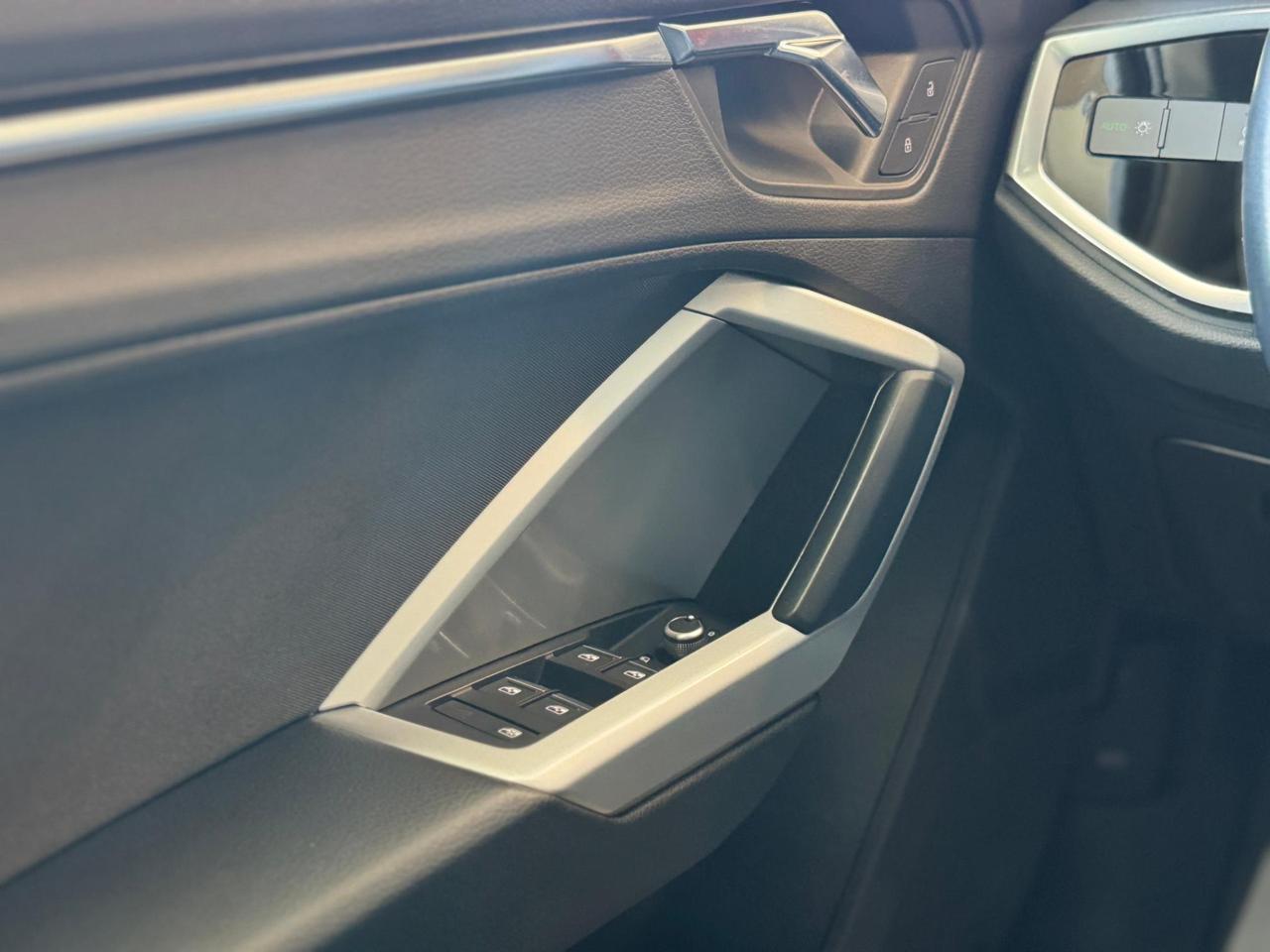 Audi Q3 35 2.0 tdi Business s-tronic