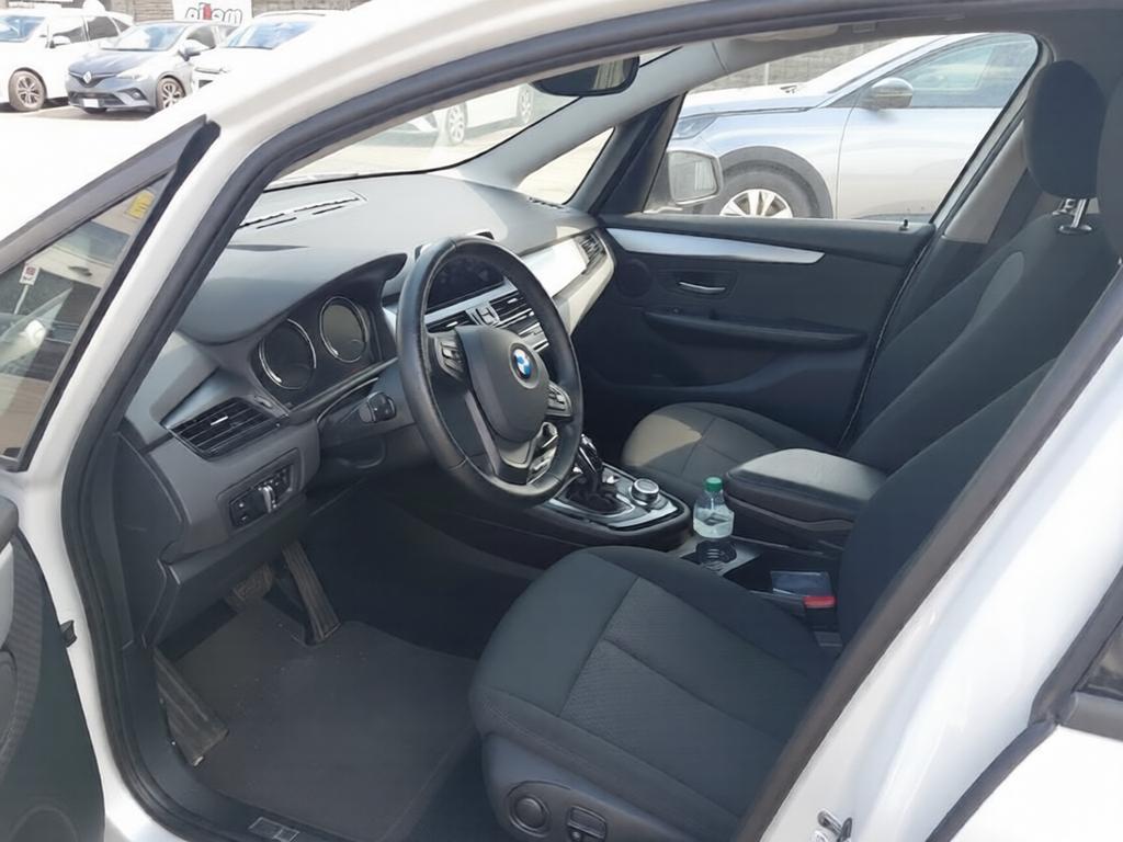 BMW Serie 216d Business autom. 7posti LED, Navi, Vetri oscurati