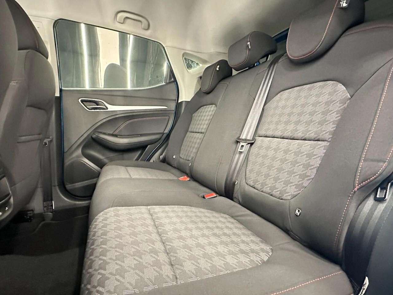 Mg ZS 1.0 111CV-AUTOMATICA-KM CERTIFICATI-PERMUTE