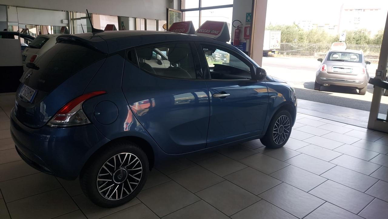 Lancia Ypsilon 1.0 FireFly 5 porte S&S Hybrid Silver Plus - Nessun vincolo