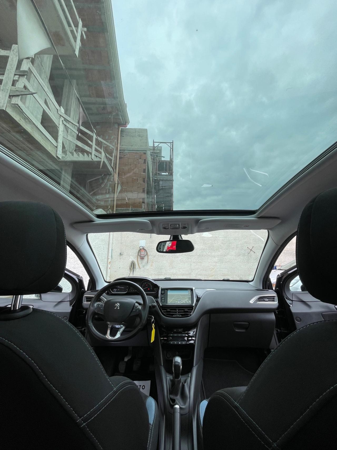 Peugeot 208 1.4 HDi 68 CV 5 porte Allure tetto nav gomme nuove