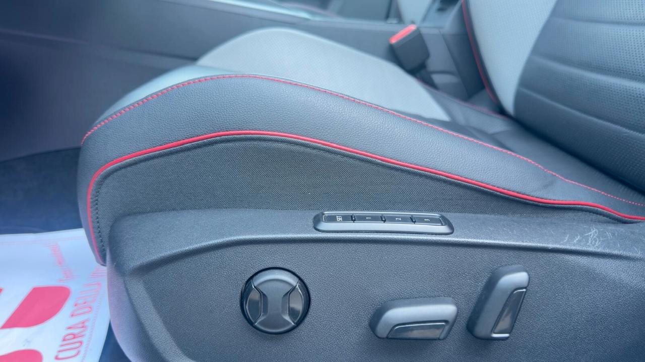 Volkswagen Golf GTI 2.0 TSI *PRONTA CONSEGNA*TETTO*DCC*HARMAN KARDON*R19*IQ LIGHT*