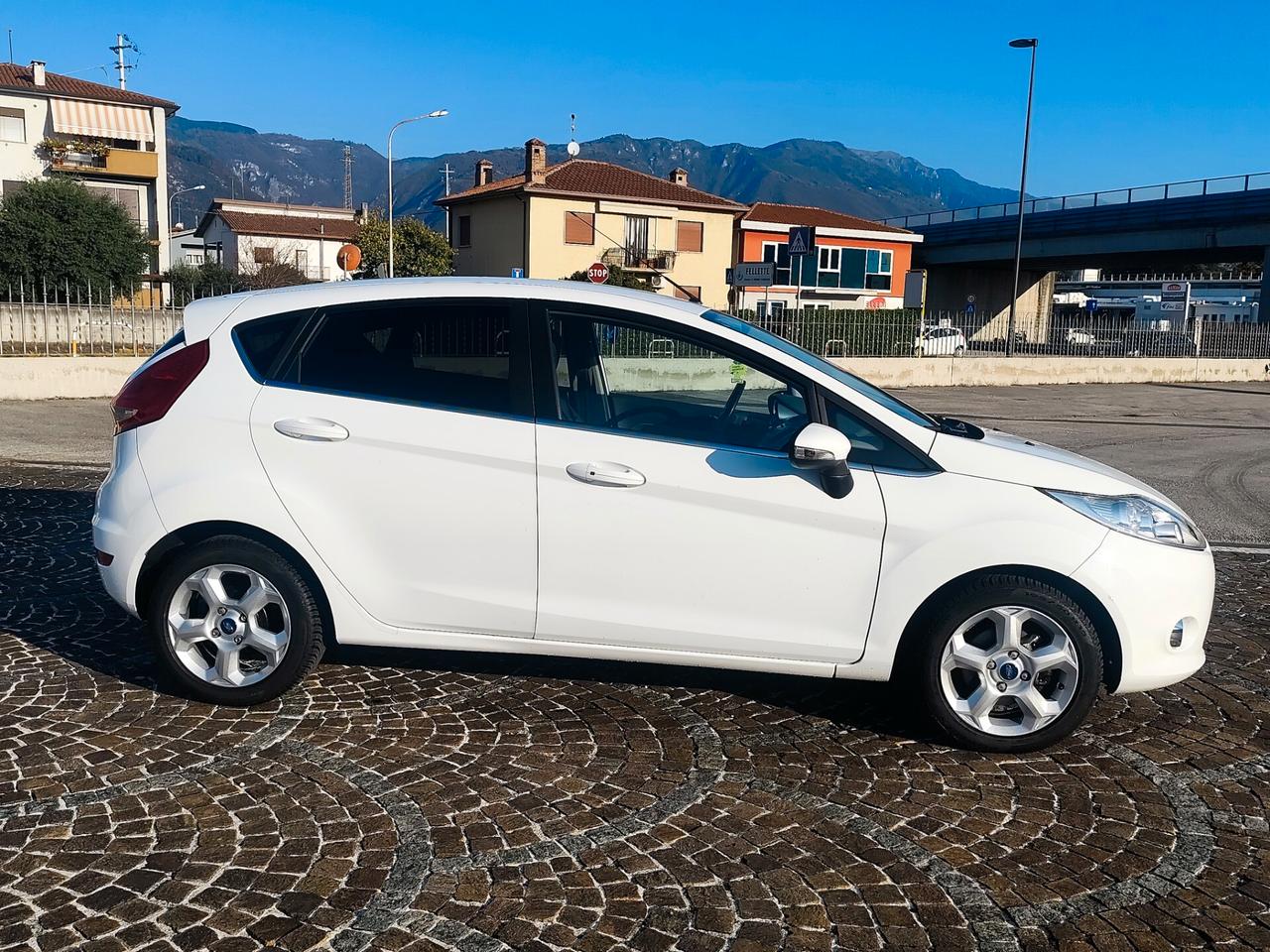 Ford Fiesta 1.4 TDCi 5p. Titanium