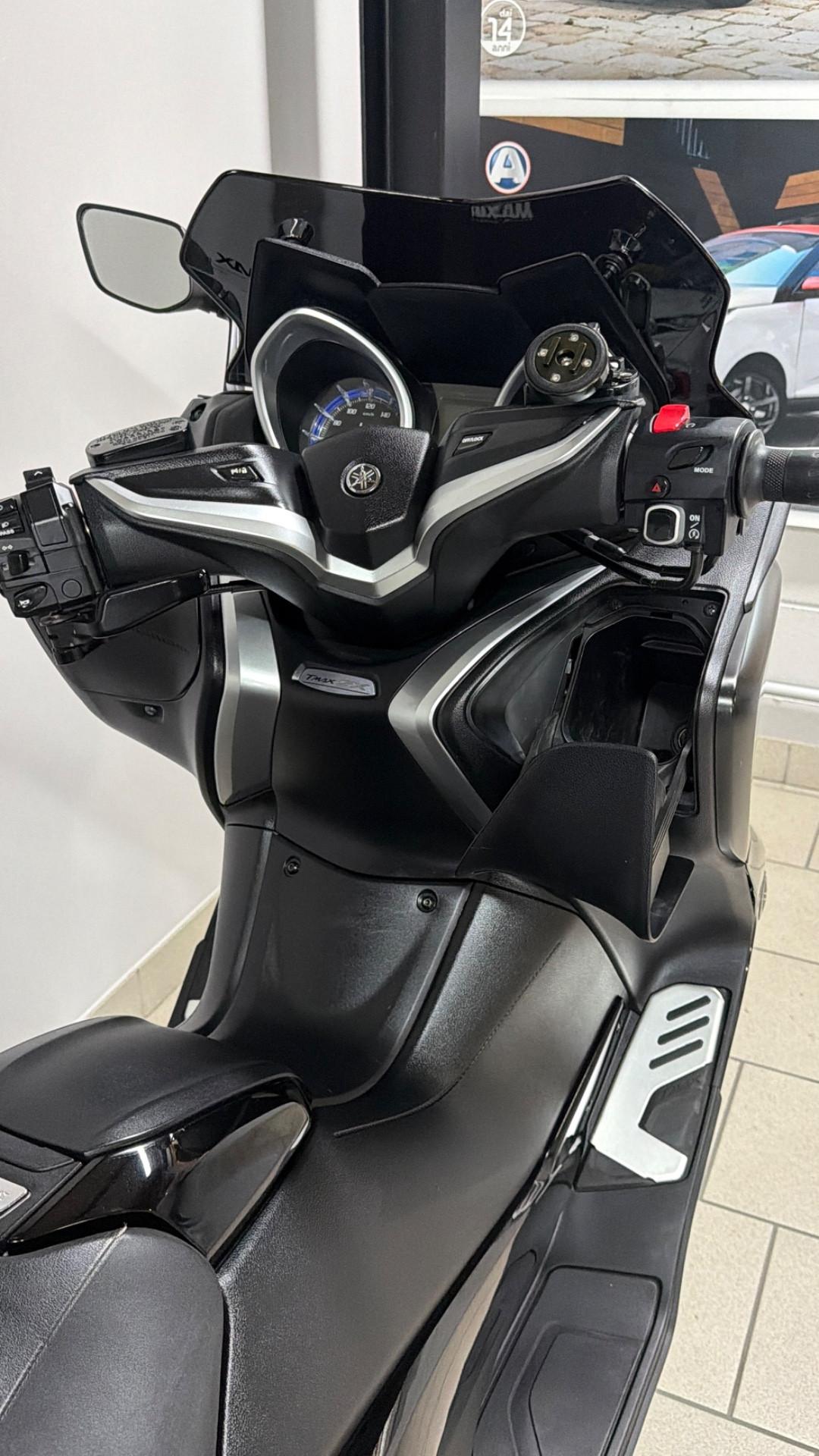 Yamaha T Max 530