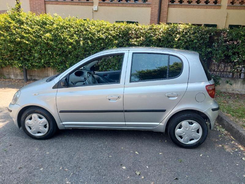 Toyota Yaris 1.3i 16V CAMBIO AUTOMATICO GOMME FRENI NUOVI