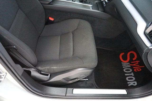 VOLVO V60 D3 Momentum Business Uniprop. Ufficiale Italia