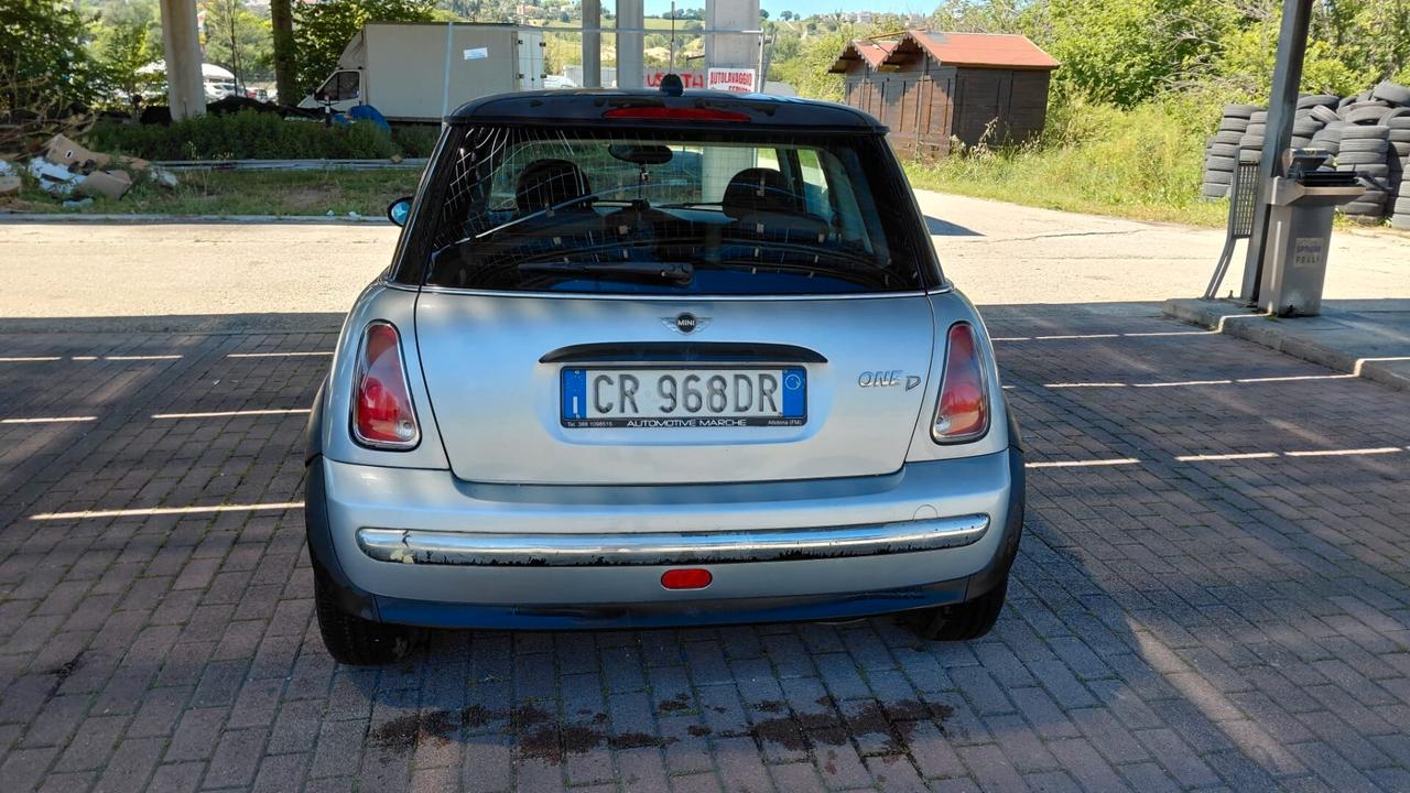Mini 1.4 tdi One D ok neopatentati