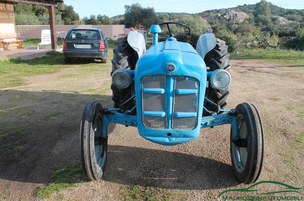 TRATTORE AGRICOLO FORD DEXTA 32 CV