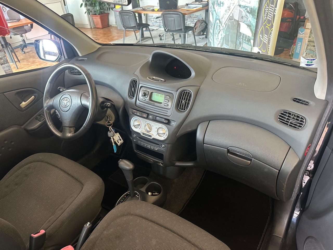 Toyota Yaris Verso 1.3benz. Cambio Automatico