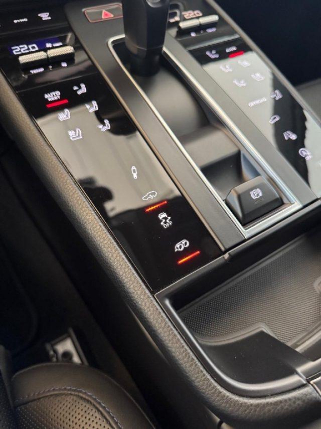 PORSCHE Macan 2.0 T //TETTO//21//BOSE//