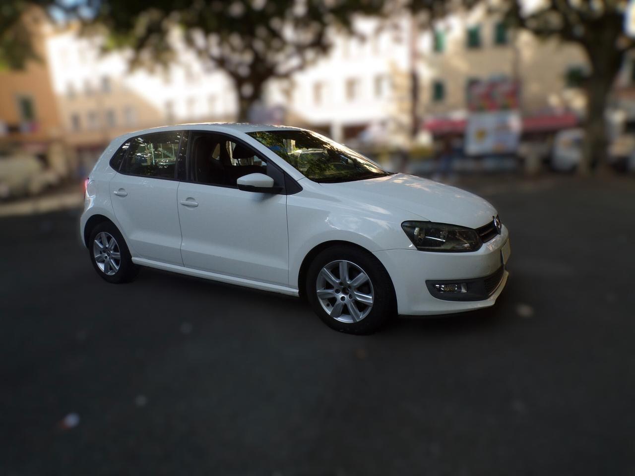 AUTO VOLKSWAGEN POLO 5P COMFORTLINE BI-FUEL DEL 2010 CON 227.500 KM