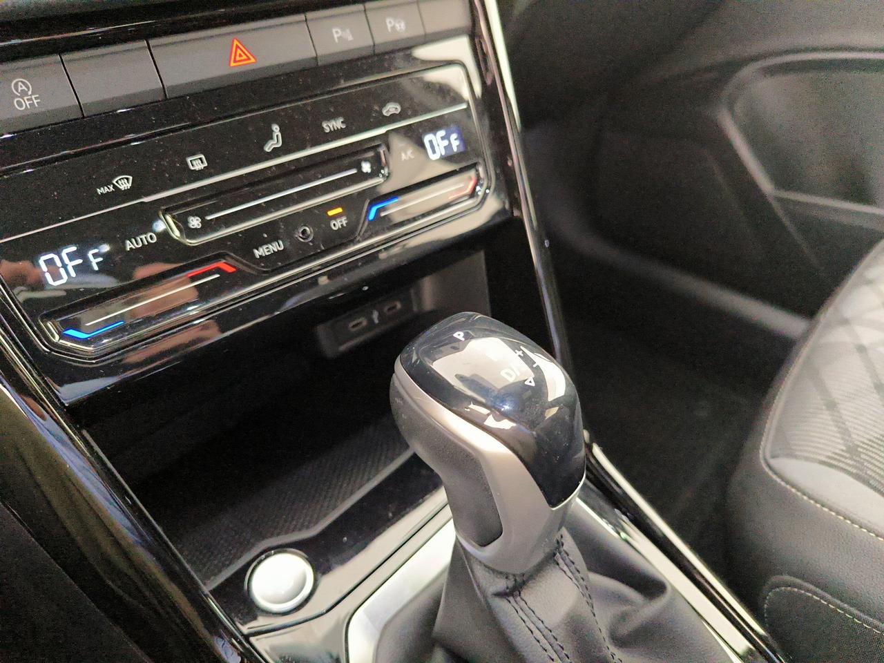 Volkswagen T-Roc 1.5 tsi r-line dsg