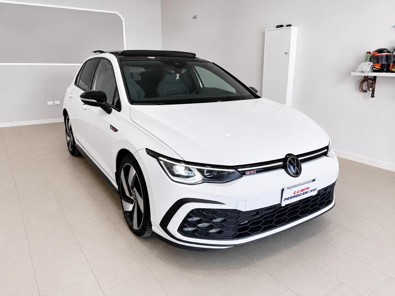 Volkswagen Golf GTI 2.0 Black style TSI DSG