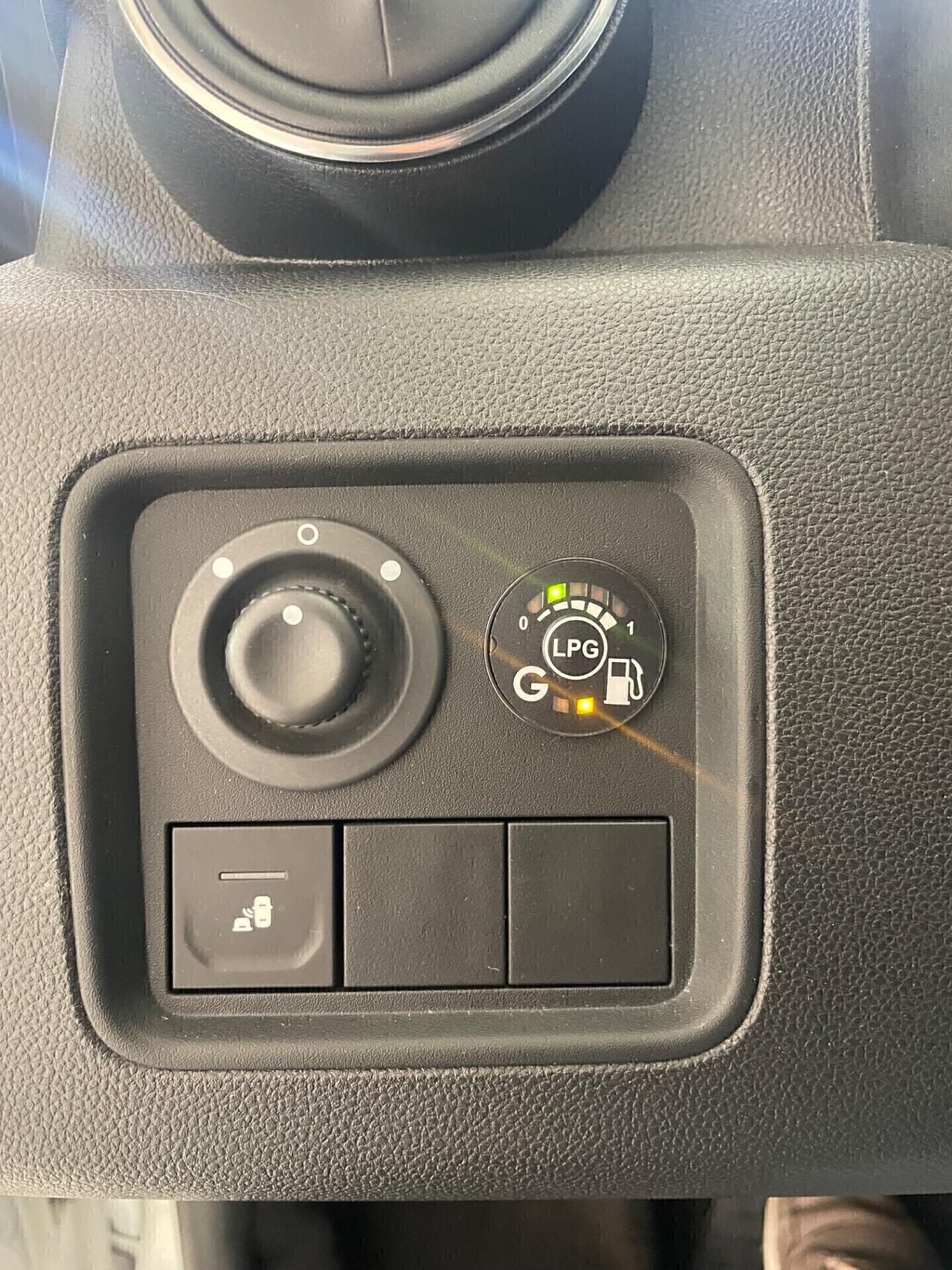 DACIA DUSTER 1.6 SCe GPL 4x2 TECHROAD 90.000 KM