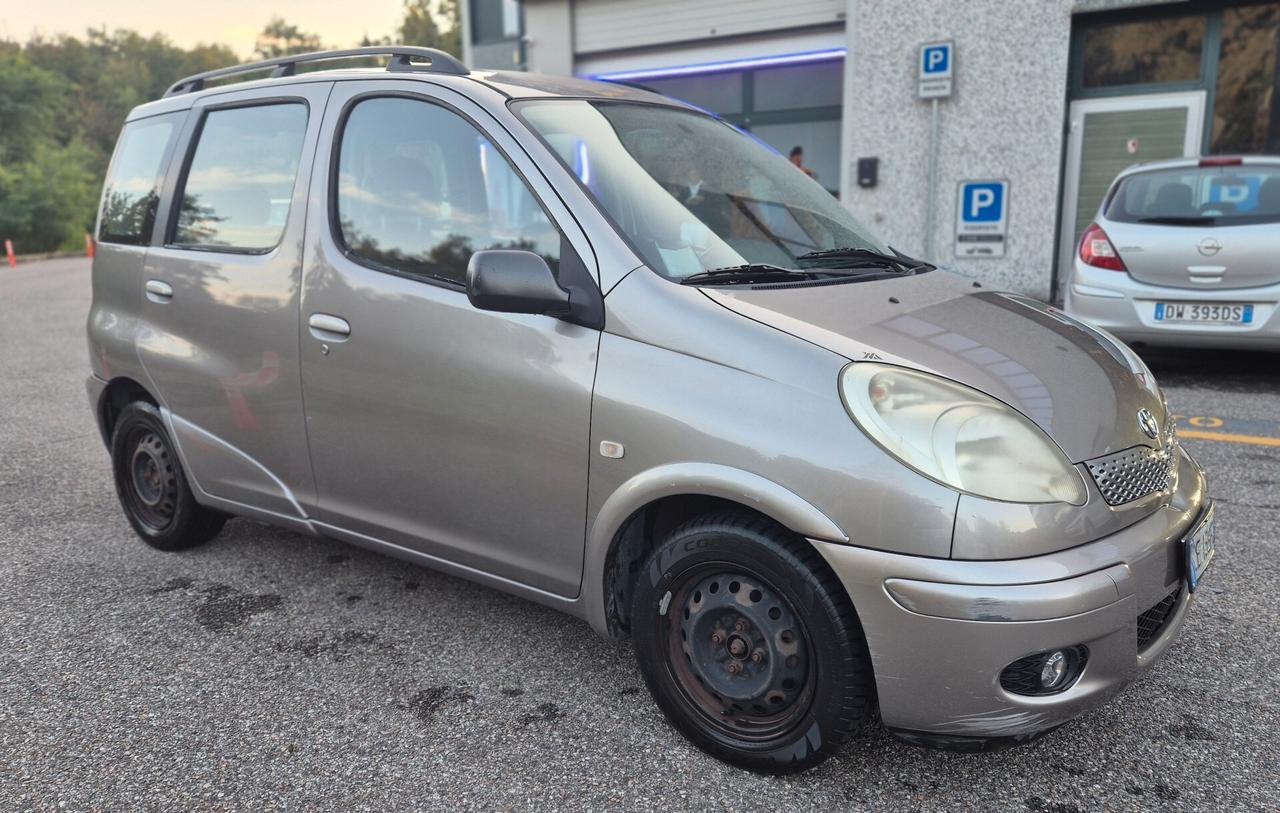 Toyota Yaris Verso 1.3i 16V cat Sol '03