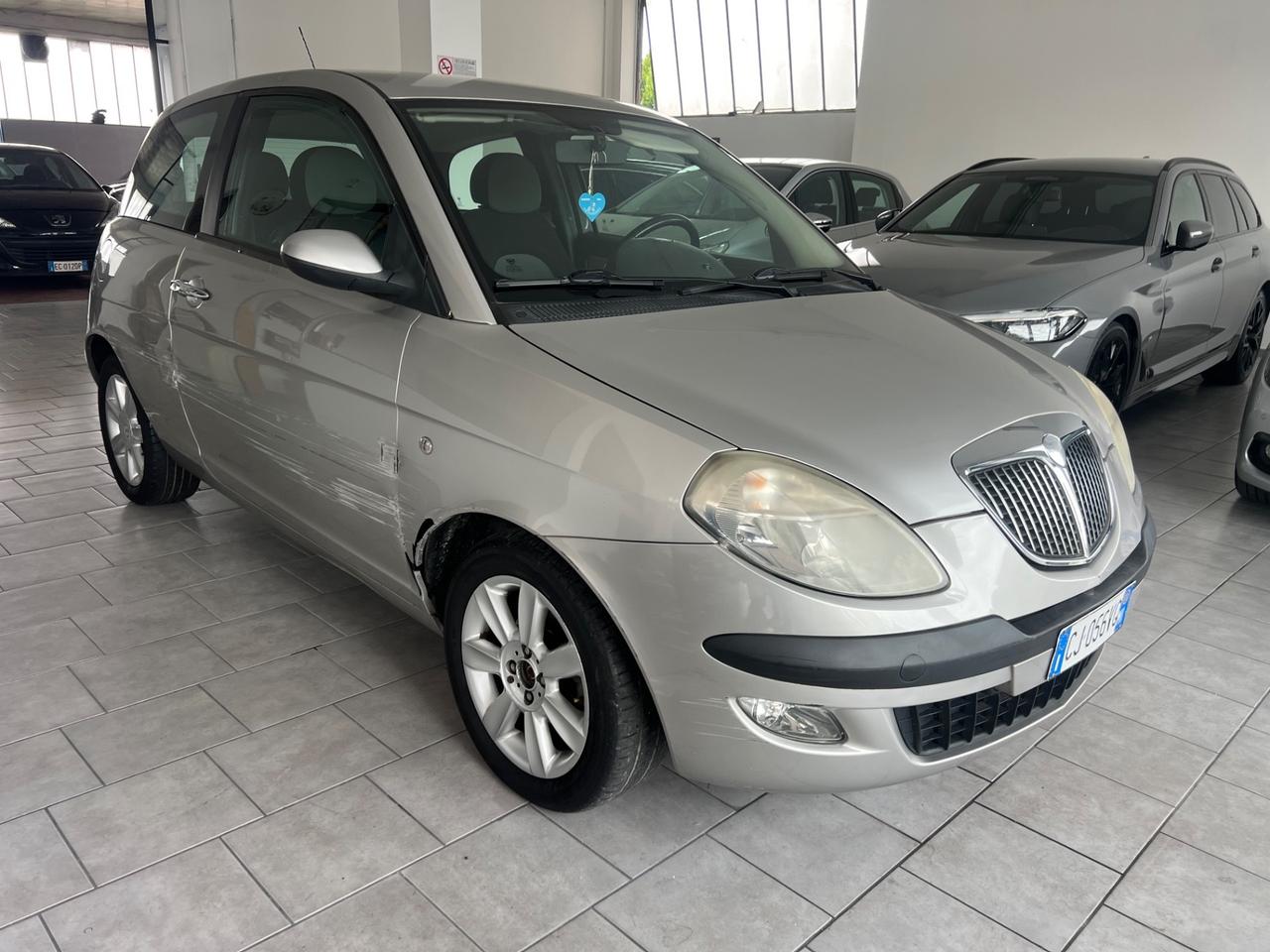 Lancia Ypsilon 1.4 16V Argento