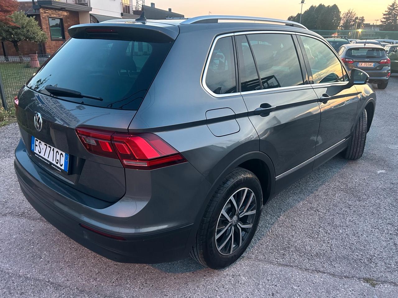 Volkswagen Tiguan 2.0 TDI SCR DSG Business Sport BlueMotion Technology