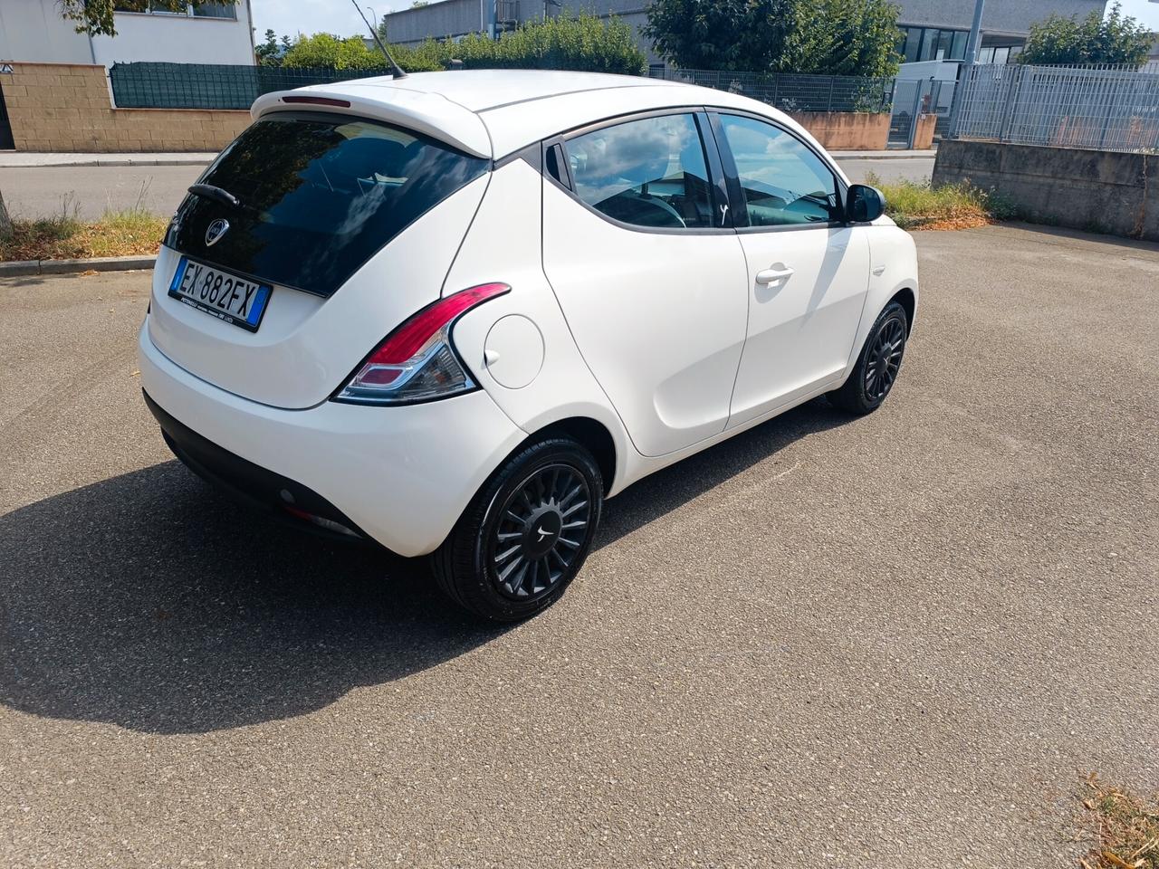 Lancia Ypsilon 1.2 5 porte del 14 NEOPATENTATI