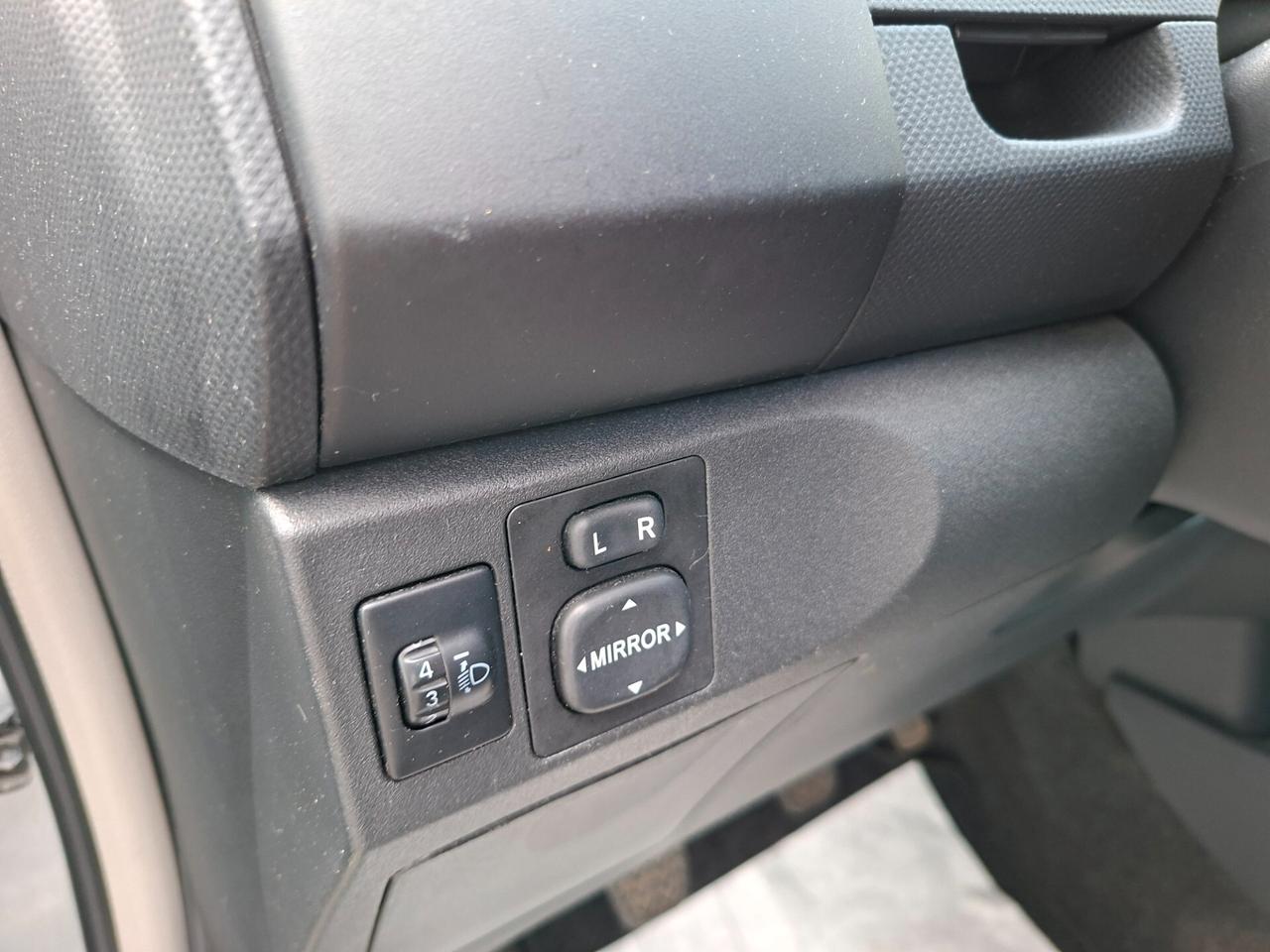 Toyota Yaris 1.3 5p. Luna *NEOPATENTATI*