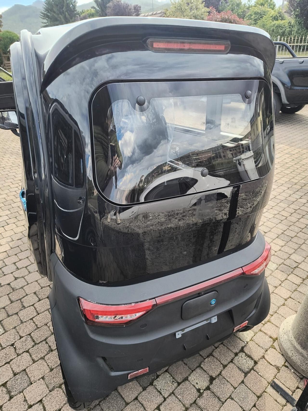 MINI AUTO DISABILI SCOOTER CABINATO ANZIANI